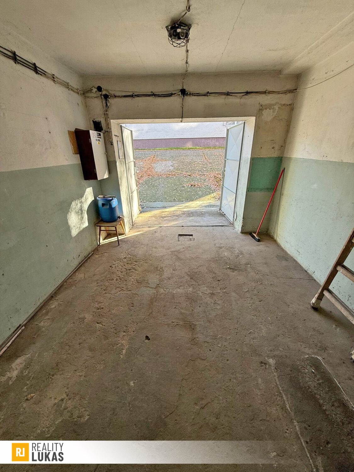 0ae82ead-50ee-42ef-bfe4-2c5e2cab5bab