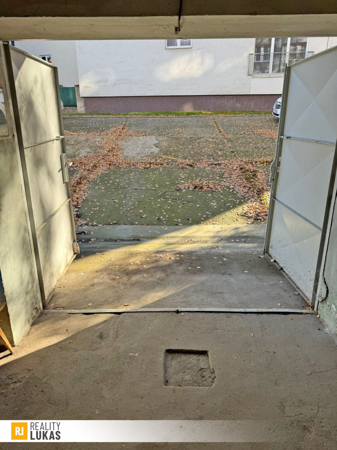 e30279f6-46a9-4c67-9f9e-957d91cd8002